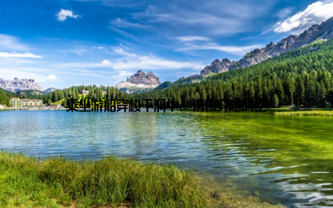 乘坐游船穿梭于洞中, 仿佛穿越时空